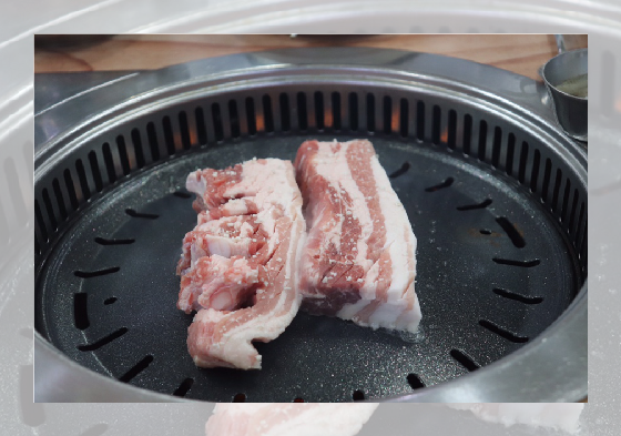 고기 구워지는 동안 먹기 좋은 샐러드.