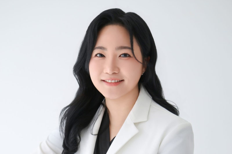 강남역탈모병원 <진료> 왜 이식보다 약물치료를 먼저 권할까요?
