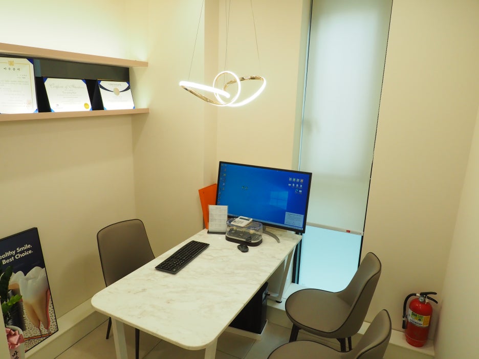 Shindang Station Dental Clinic: Reclaim Your Lost Teeth with Navigation Implants 사진 3
