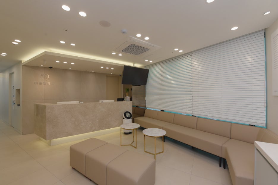 Oksu Station Dental Clinic: Why Swollen Gums or Gum Pus Need Prompt Treatment