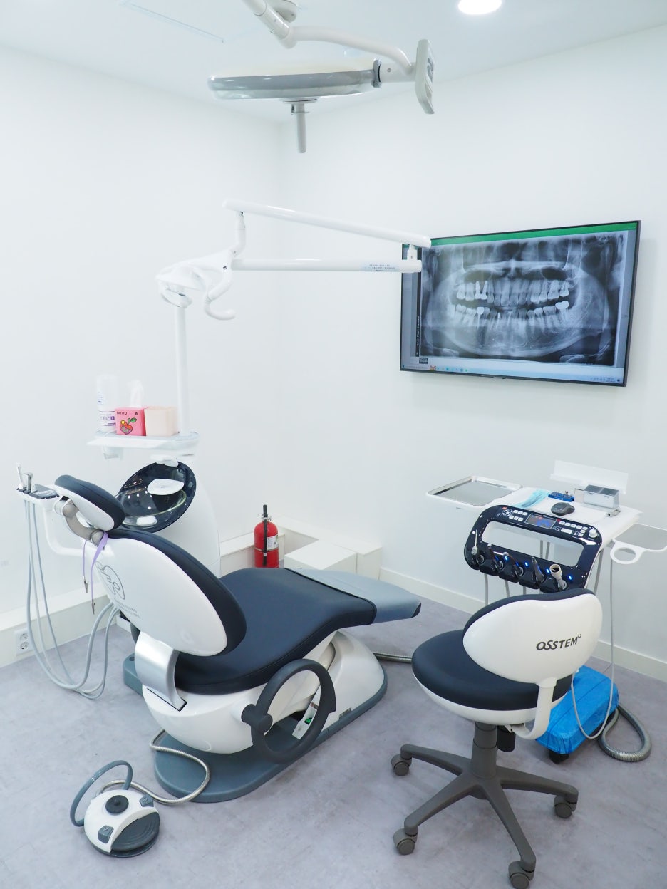Yaksu Station Dental Clinic: Replacing Lost Teeth with Navigation Implants 사진 4