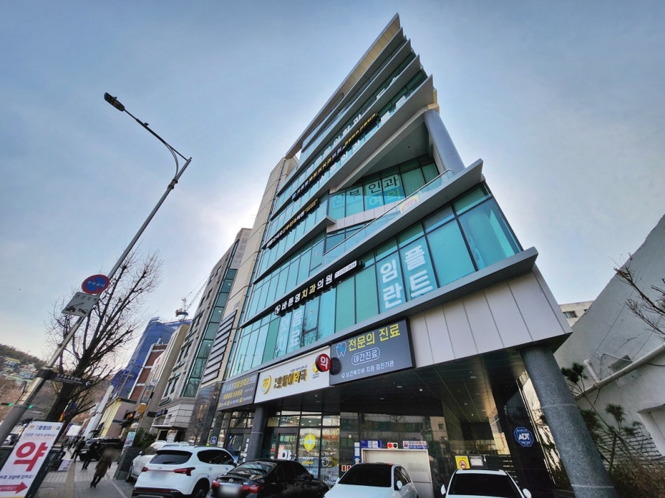 금호동치과 자주 나는 잇몸 피 치주질환 치료로