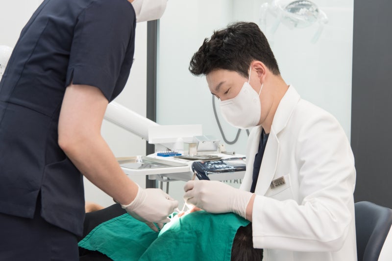 Dokter Gigi Sindang-dong, Jung-gu, Secara Jujur Mengungkapkan Masa Pakai Laminate dan Kebiasaan untuk Mengurangi Efek Sa