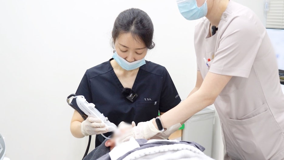 연예인 피부과 관리 루틴 분석, 피부결과 윤기를 살피는 NP광채재생술 사진 5