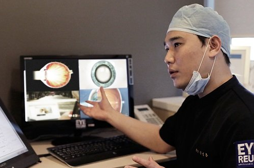 노안검사했는데, 백내장진단 받았다?