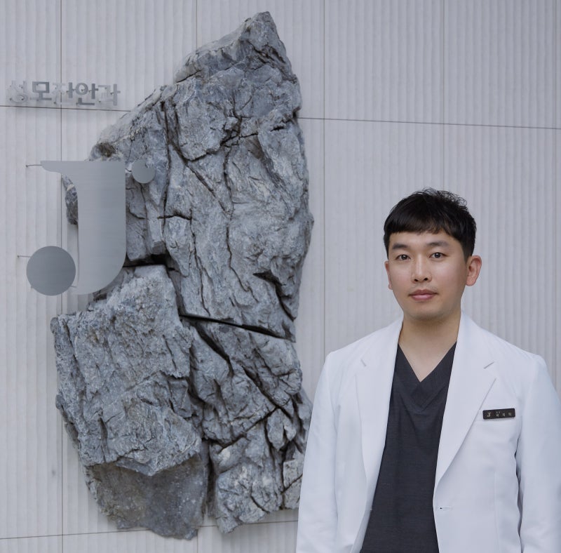 망막 백내장 전문 🌟곽재혁 원장님을 소개합니다❗ [강남역 성모 진안과]