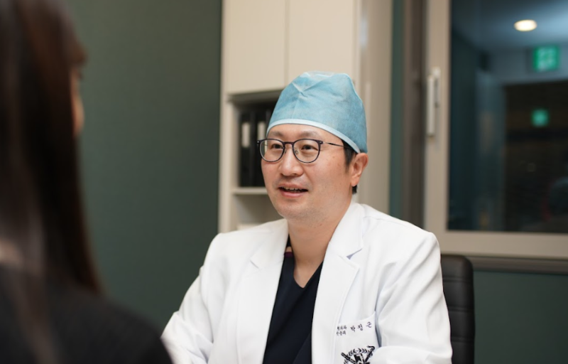 Kisah yang ingin disampaikan oleh Direktur Utama Faceplus Plastic Surgery, Park Jung-geun, kepada para pasien <Harap Baca>