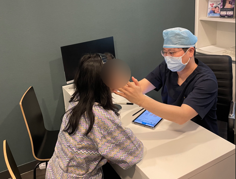 Where to get a good thread lift in Seoul? A youthful face without nasolabial folds requires a 1:1 approach, as there's n