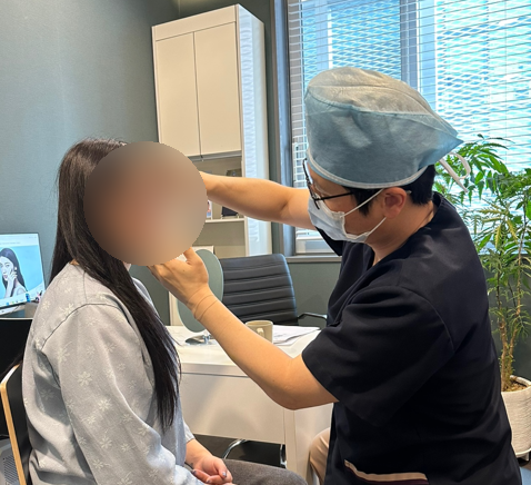 Where to get a good thread lift in Seoul? A youthful face without nasolabial folds requires a 1:1 approach, as there's n