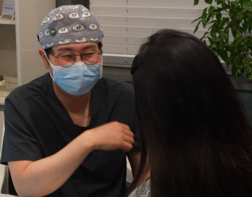 How Many Threads for a Natural Nasolabial Fold Thread Lift? A Gangnam Plastic Surgeon Explains the Difference in Design