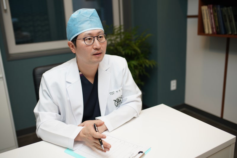 How Visible Are Facelift Scars? Understanding Incision Locations and Recovery Process