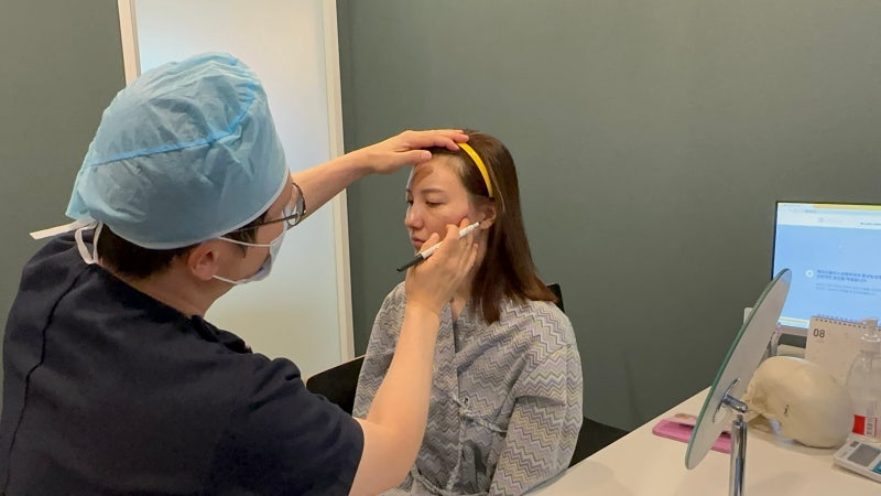 Facial Contouring Surgery vs. Double Jaw Surgery: What's the Difference in Recovery Time and Surgical Scope?