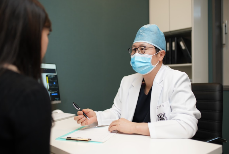 Facelift for Twenties: What to Check Before Age 사진 8