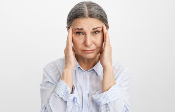 What's the Difference Between Upper Blepharoplasty and Double Eyelid Surgery for People in Their 50s?