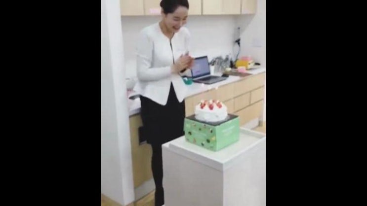 원데이치과 신선희 팀장님의 생일파티가 있었습니다 ^^