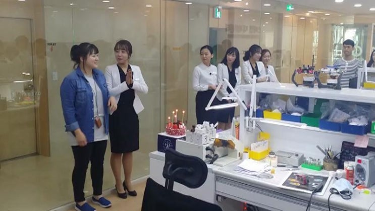 원데이치과 경영지원팀의 최미봉 회계사님의 생일파티가 있었습니다~~