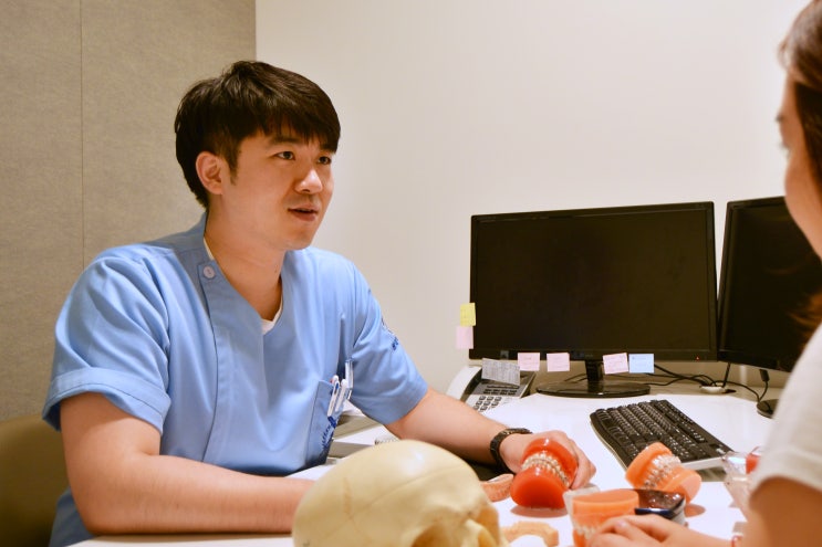 [원데이치과 보도기사] 남자들도 선호하는 치아교정, 가지런한 치아가 주는 긍정 이미지의 효과