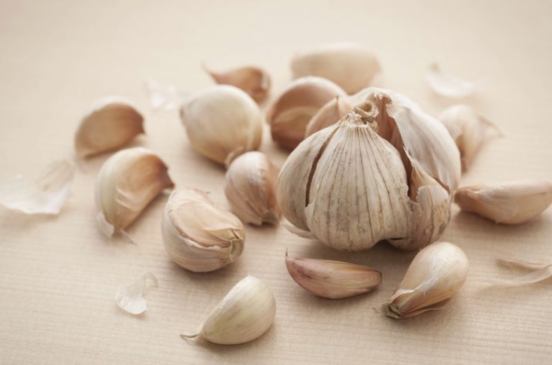 How to store garlic for a long time?