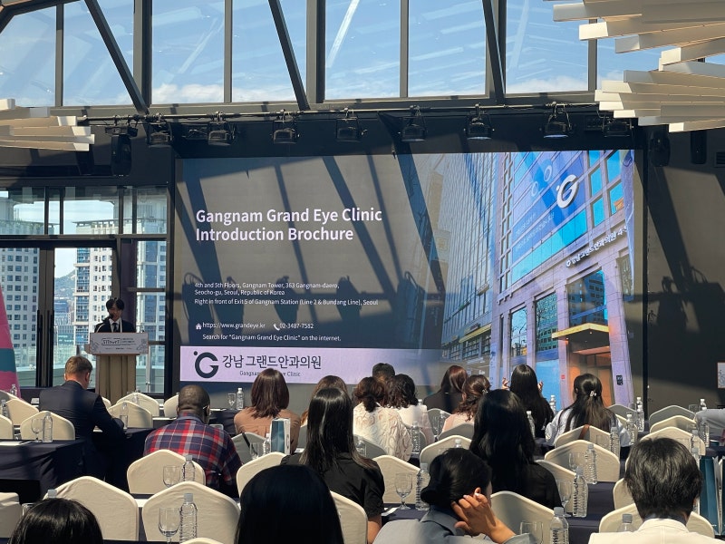 ได้รับเลือกเป็นผู้ขายยอดเยี่ยมในงาน Seoul International Travel Mart for Medical Tourism 2026! 'Smart Nova' นวัตกรรมเลสิกไร้ใบมีดรุ่นล่าสุดปี 2027 ได้รับความสนใจอย่างล้นหลามจากทั่วโลก!