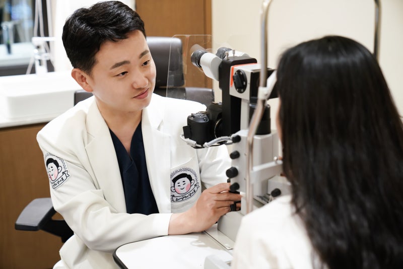 강남역안과 | 눈가려움 충혈, 환절기 때문이라고 그냥 넘겨도 될까?